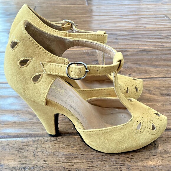 Modcloth Zest is History Womens Mustard Suede Heels T-strap sz 5 Retro - Picture 1 of 9